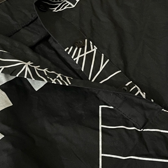 ￼ Women’s size large color, black with white design ￼ - Picture 4 of 7